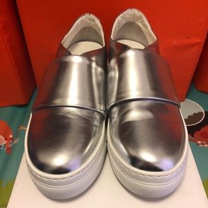 ❤️BNWB❤️Lewit sliver leather sneakers